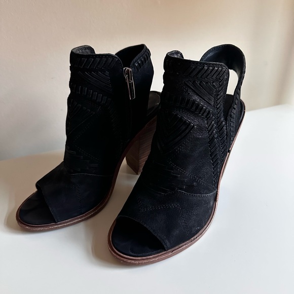 Vince Camuto Open Toe Booties size 6.5 - Picture 6 of 6